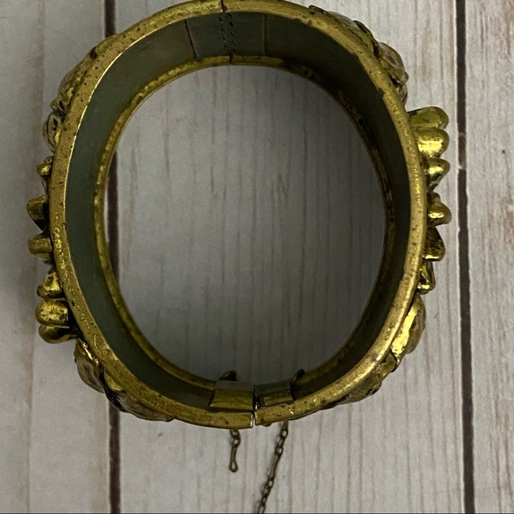 Vintage Goldtone Floral Cuff Bracelet - Picture 13 of 15